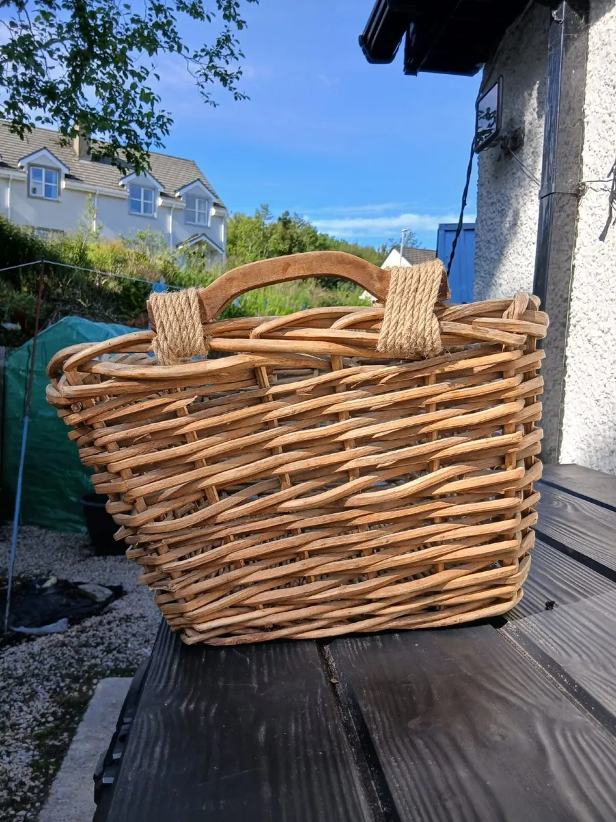 Wicker basket - Image 1