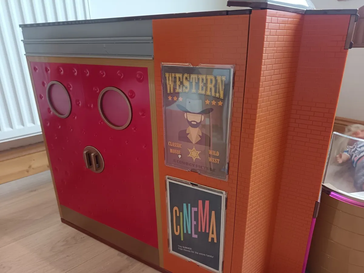 Our generations Cinema with doll included - Image 4
