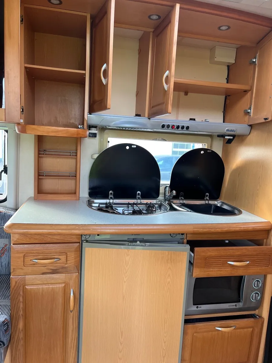 Caravan - Image 2