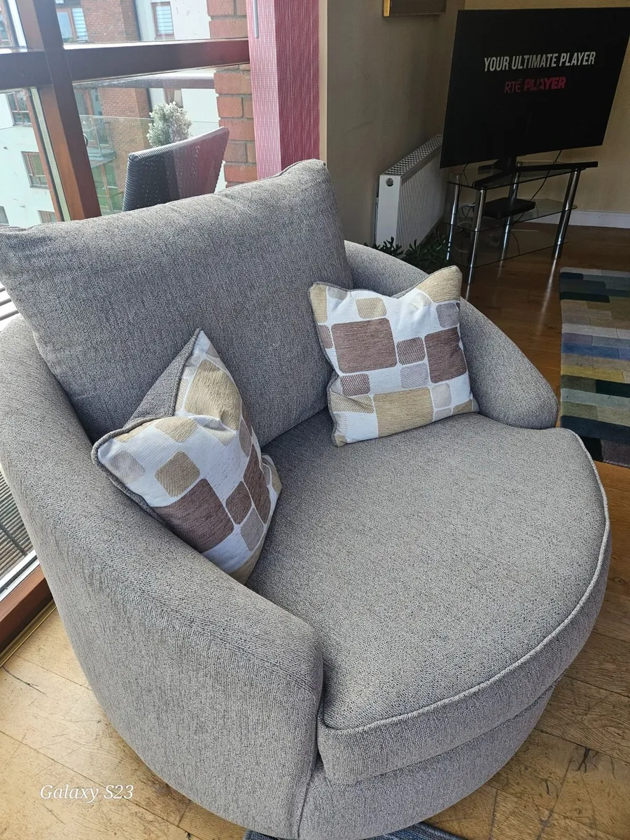 Swivel Chair - Image 1