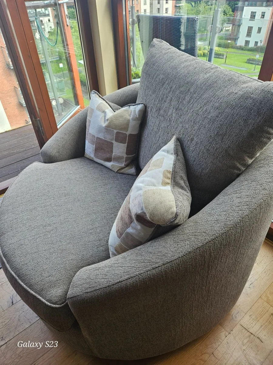 Swivel Chair - Image 2