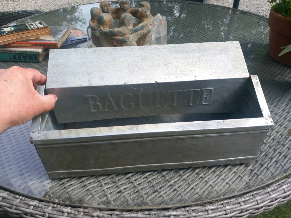 As new zinc baguette box, D18 - Image 2