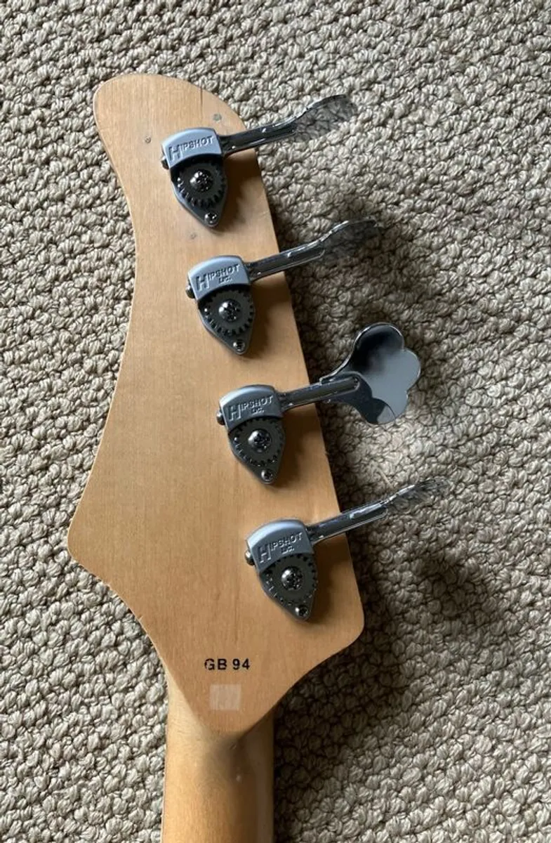 Cort bass guitar - Image 4