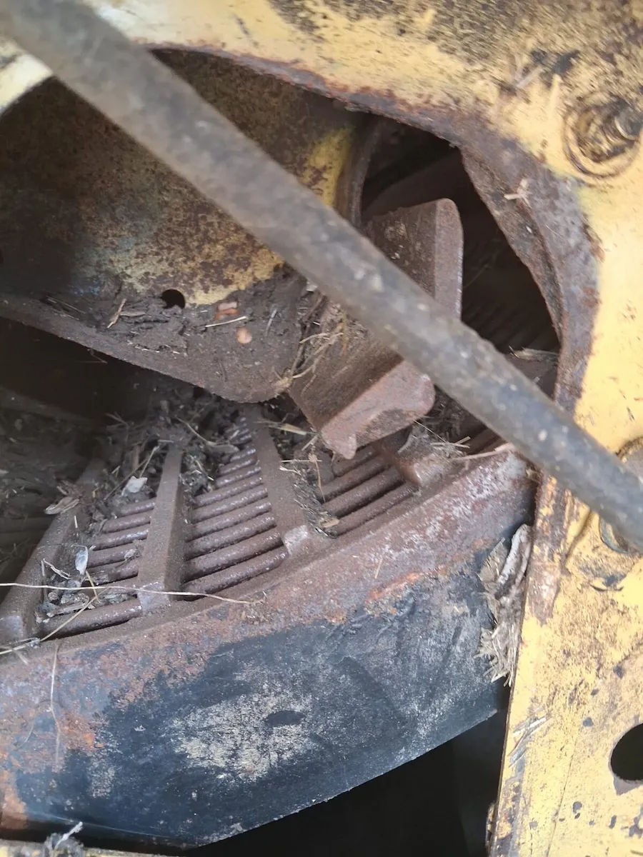 New Holland TX36 - Image 4
