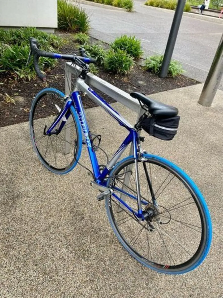 Road bike Trek Alpha 2.1 - Image 1