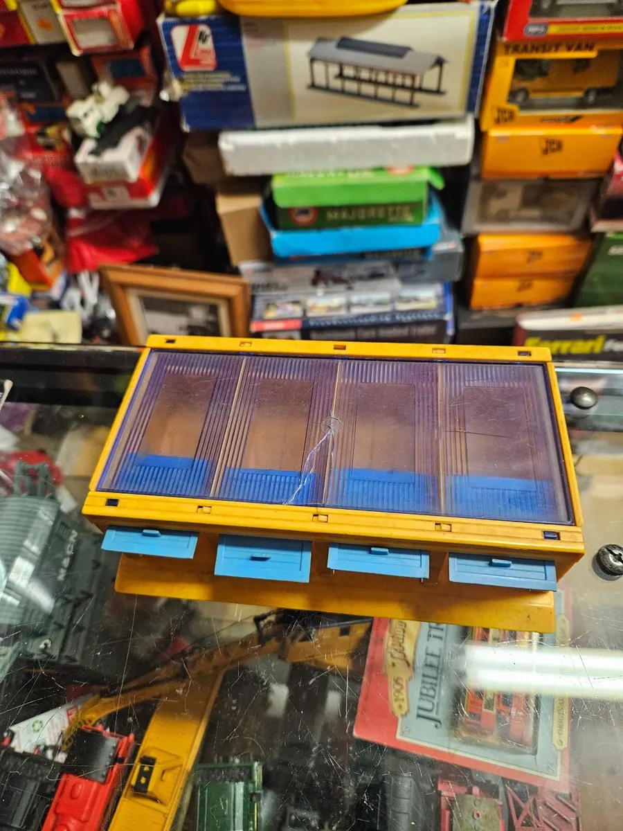 Corgi 1970's Garage - Image 3
