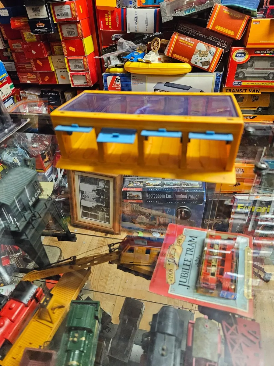 Corgi 1970's Garage - Image 4