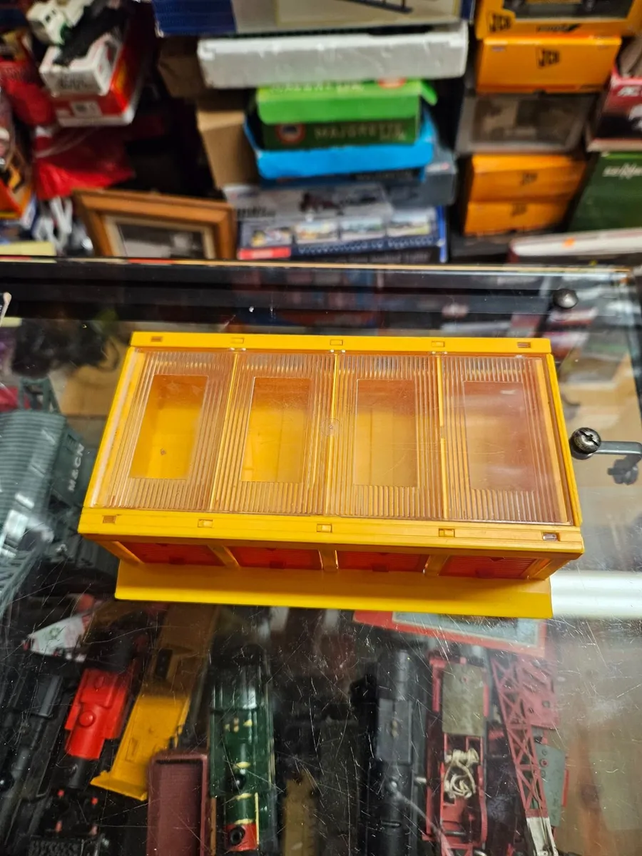 Corgi 1970's Garage - Image 3