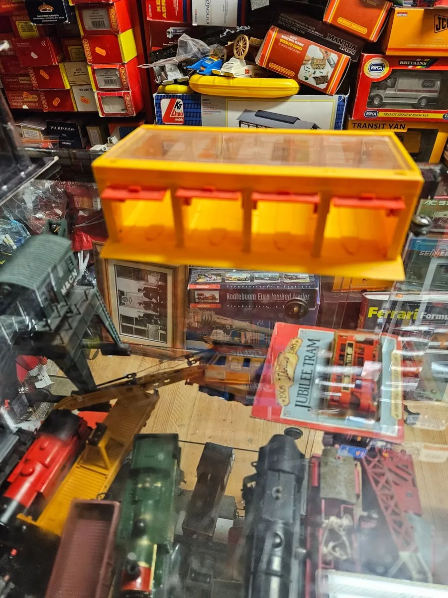 Corgi 1970's Garage - Image 4