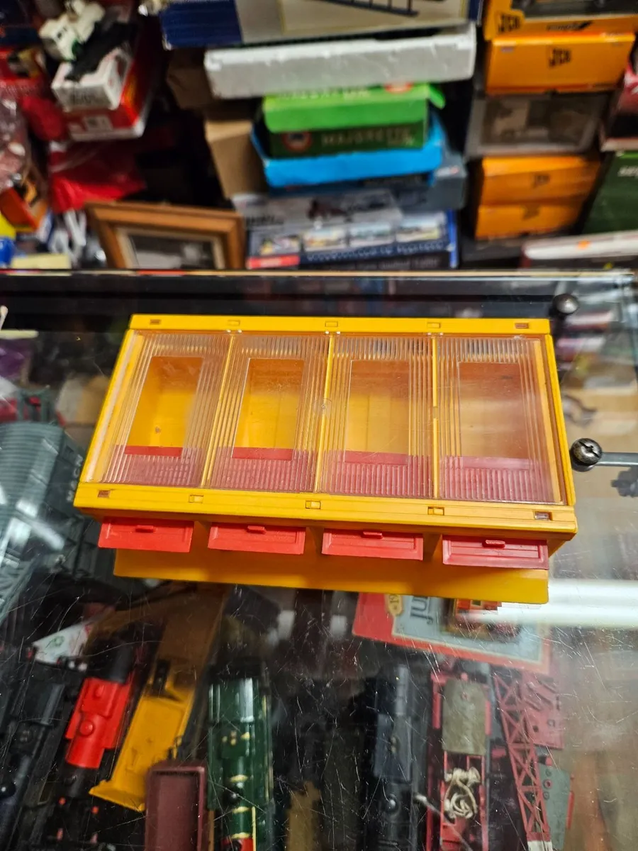 Corgi 1970's Garage - Image 2