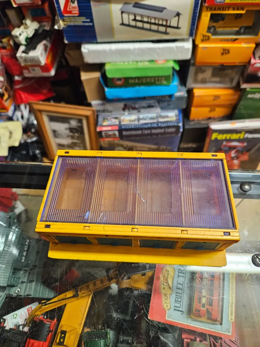 Corgi 1970's Garage - Image 2