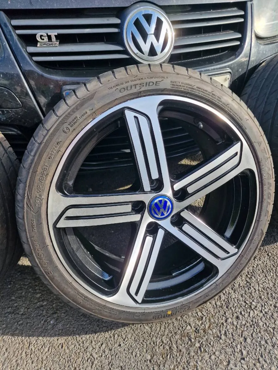 VW 18' ALLOYS GOLF/CADDY ECT/V GOOD TYRES - Image 4