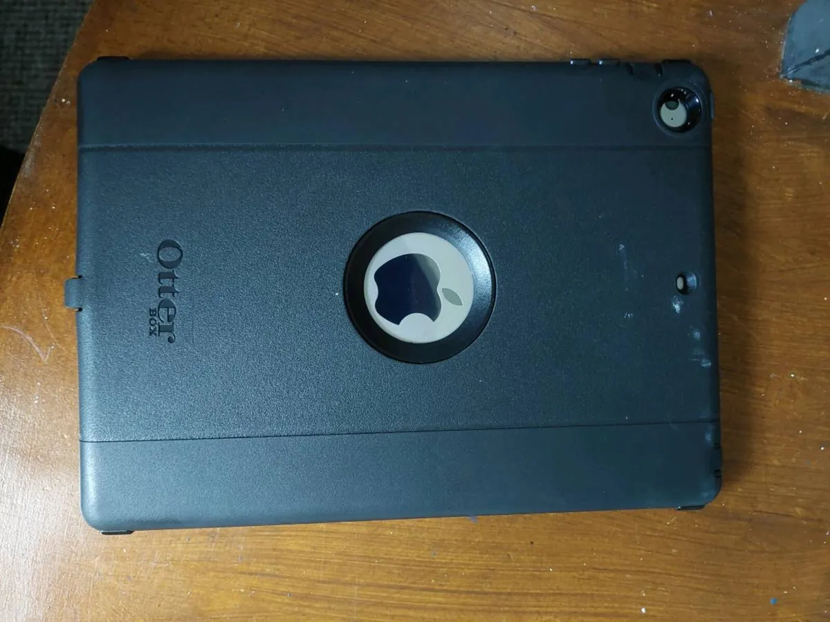 iPad air 2 128gb Otterbox cover - Image 2