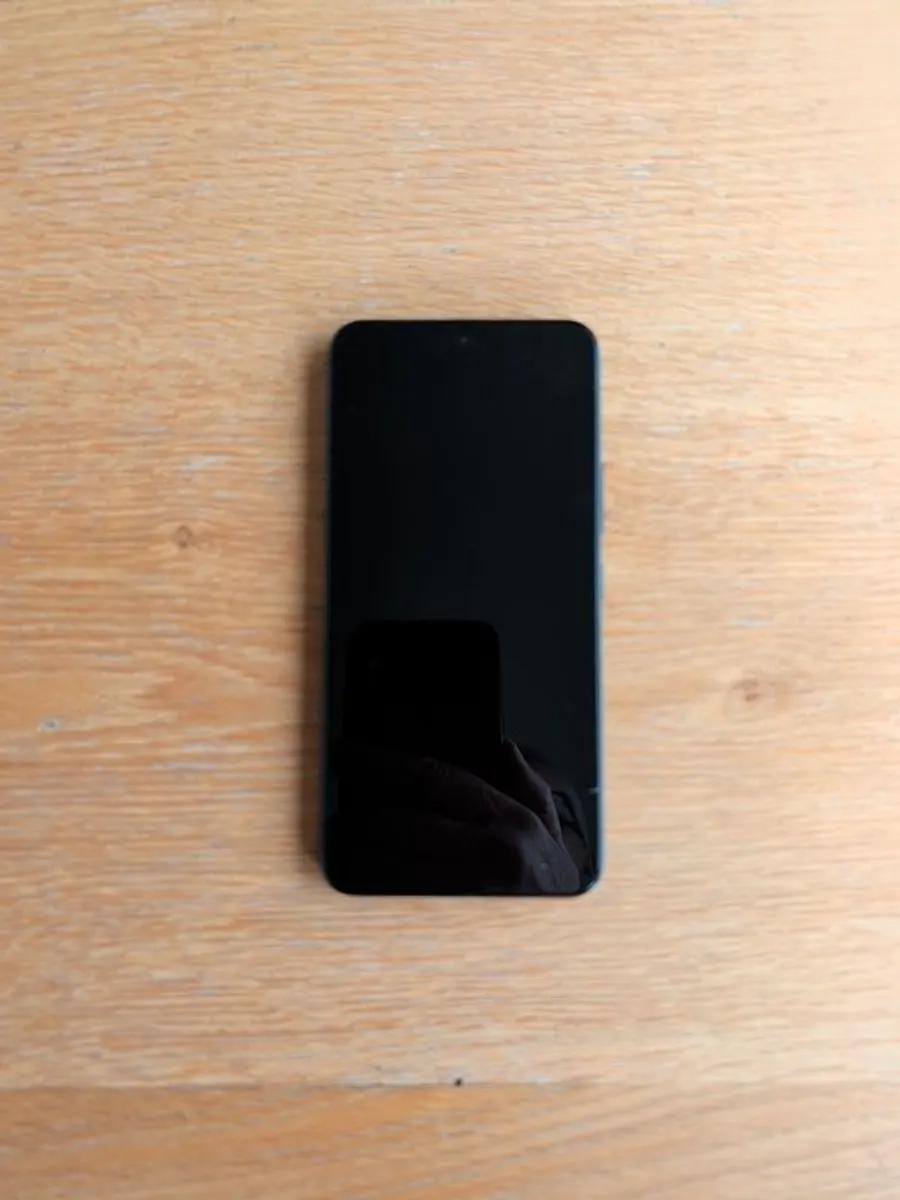 Samsung S22 - Image 1