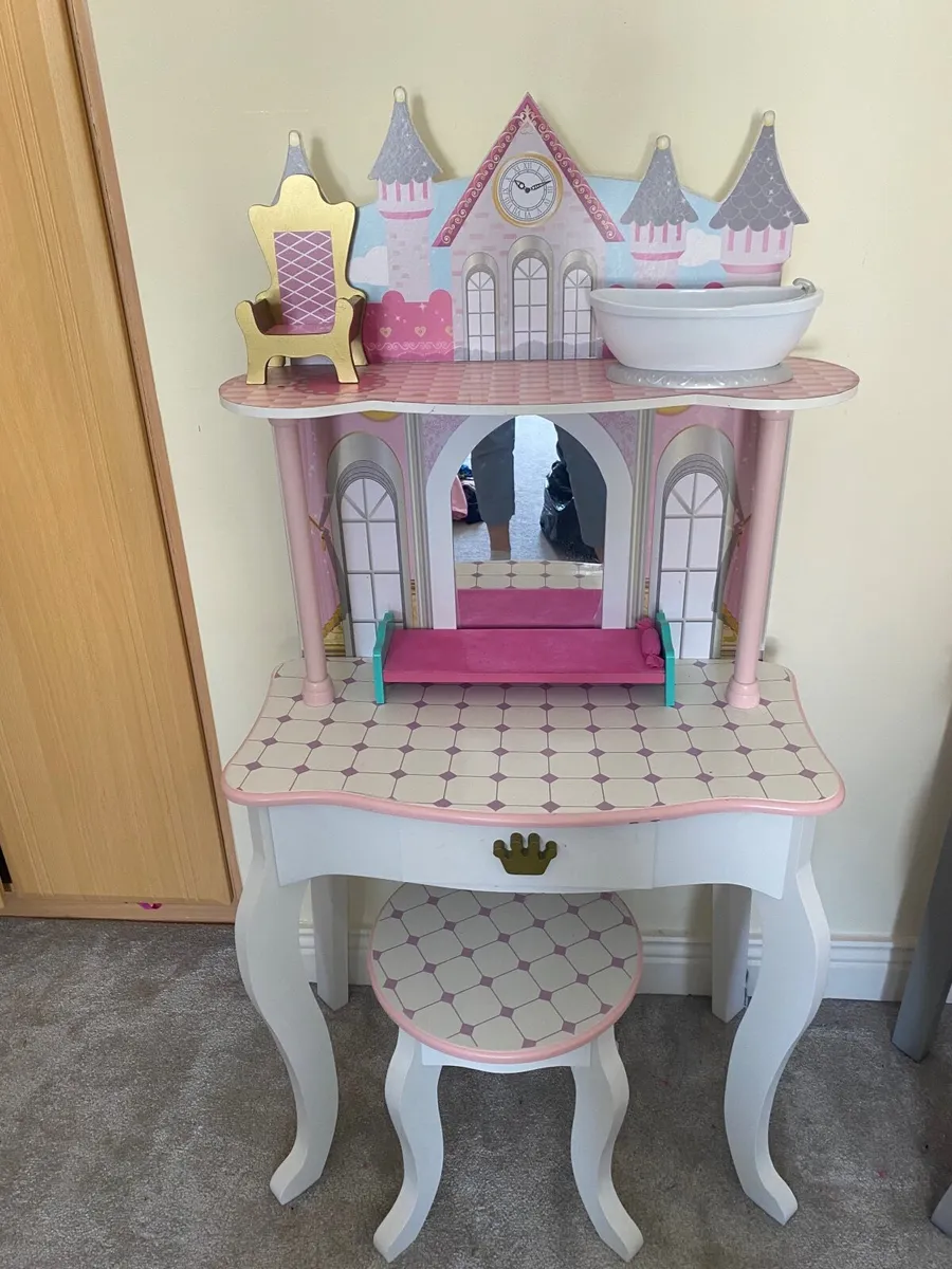 Kids vanity table and stool