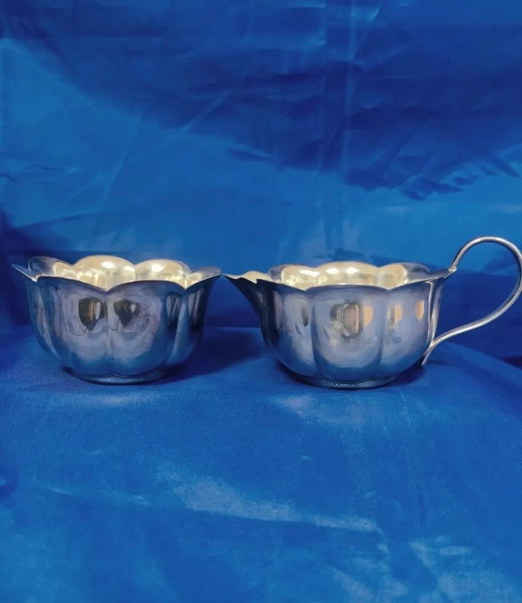 Silver plated jug and sugar bowl - Image 1
