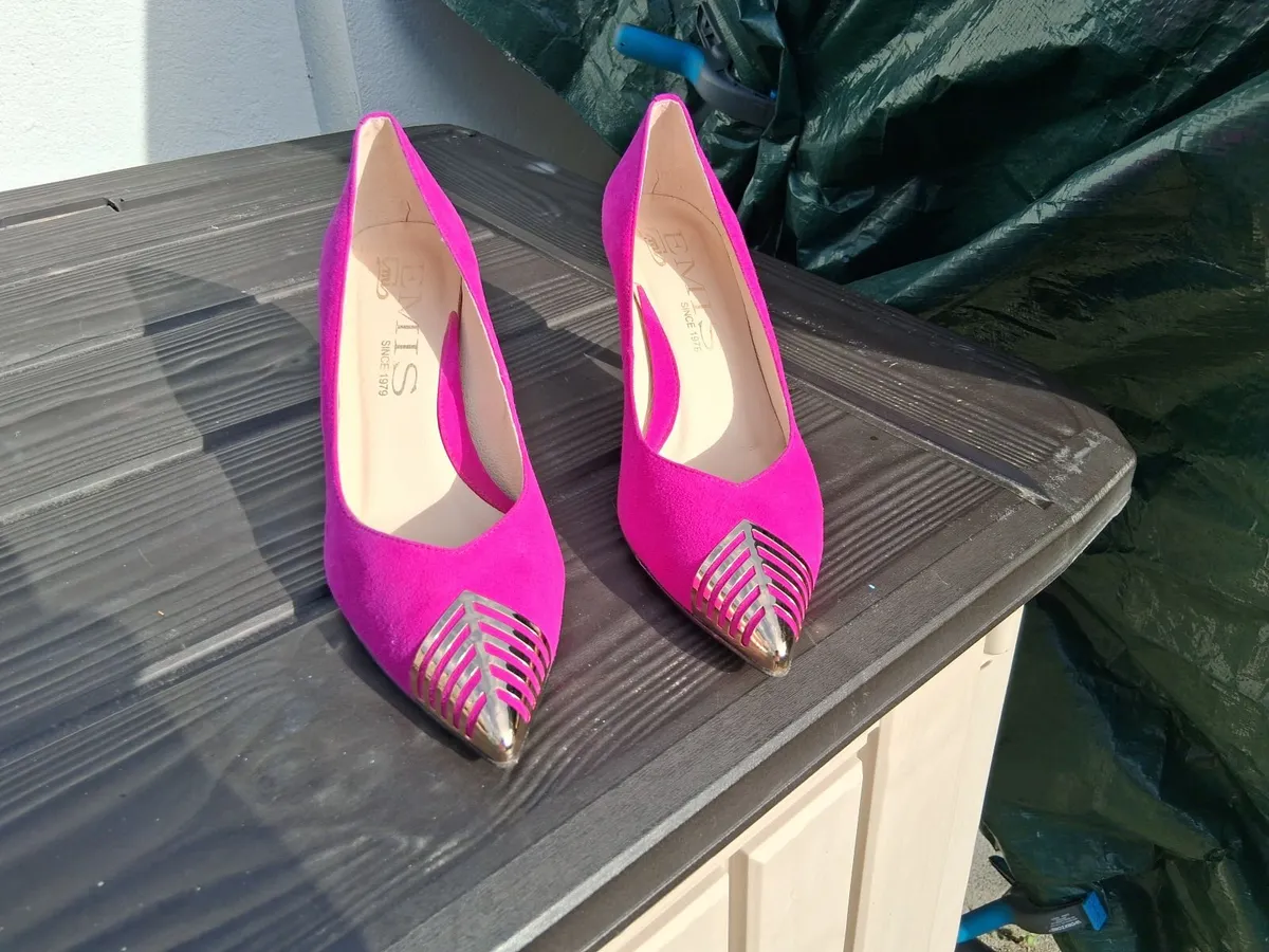 Court Shoes & Clutch Bag - Image 1