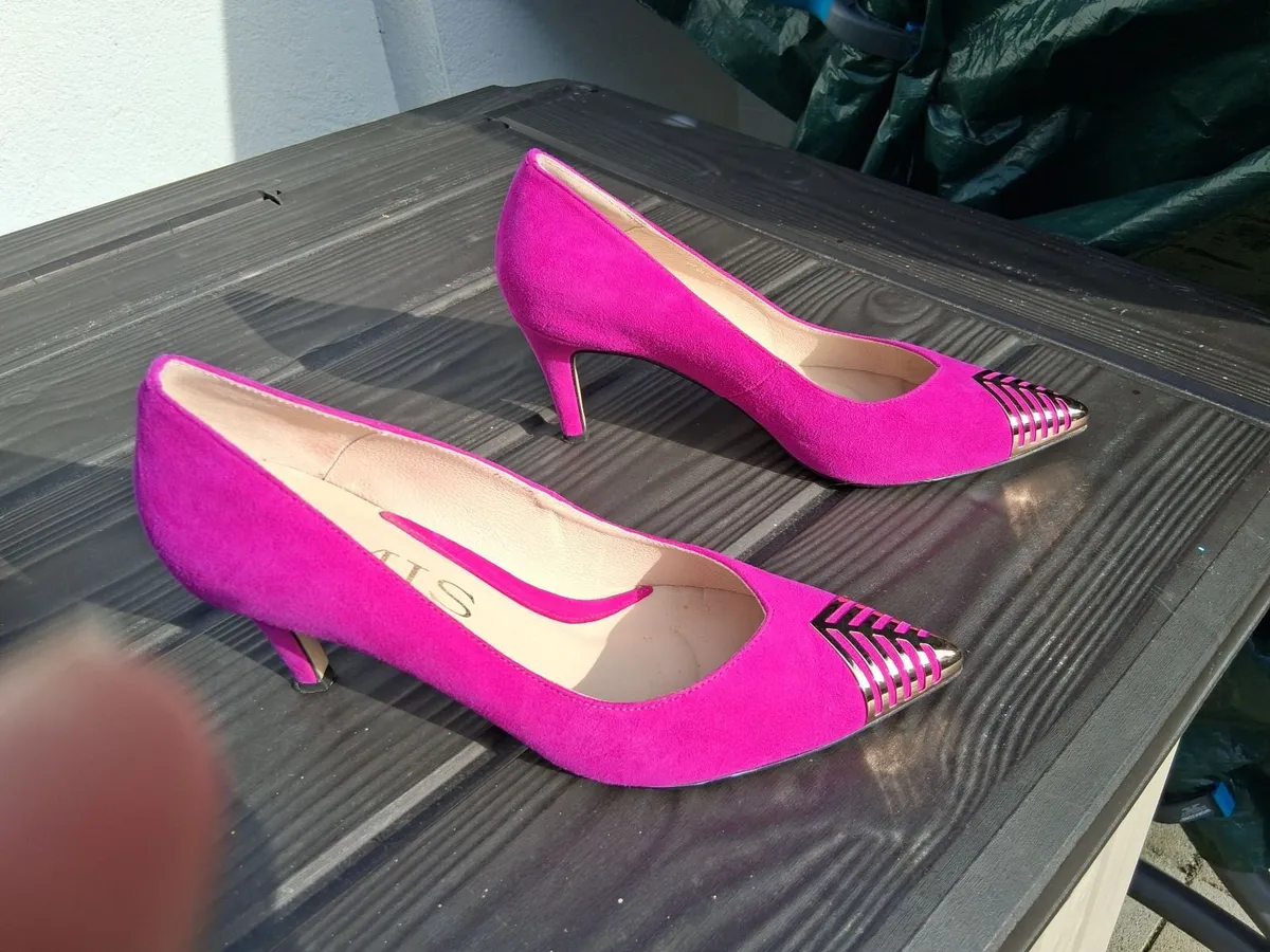 Court Shoes & Clutch Bag - Image 2