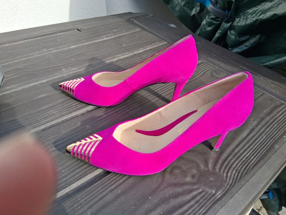 Court Shoes & Clutch Bag - Image 4