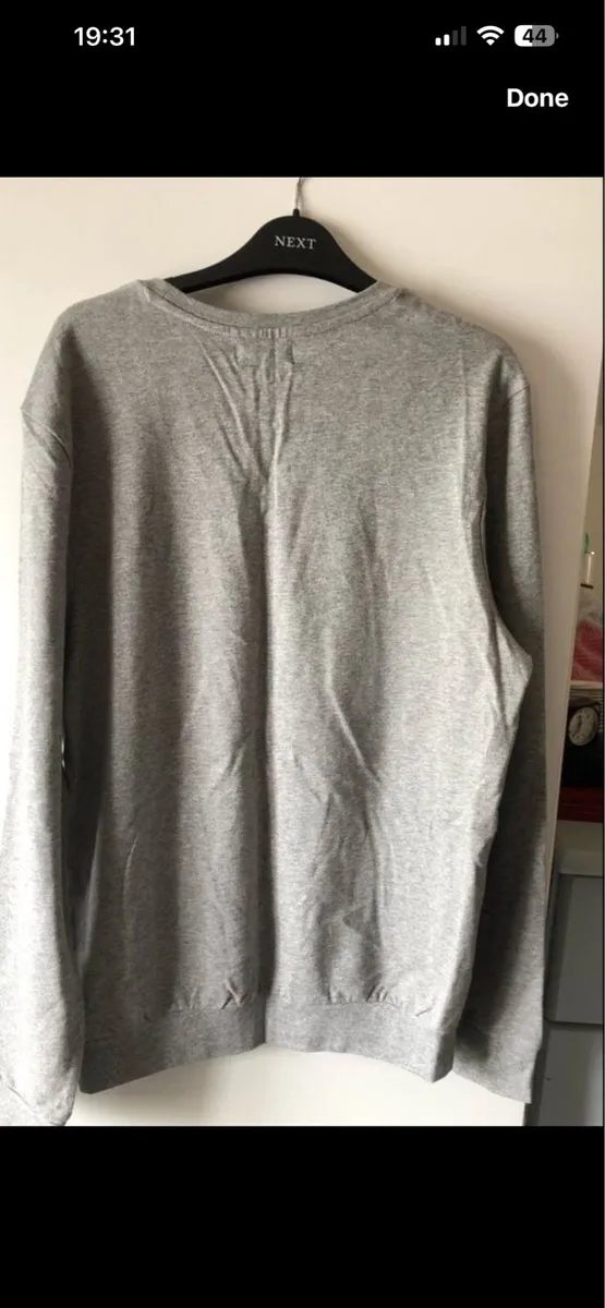 Mens  DNKY long sleeve top size L €15 - Image 3