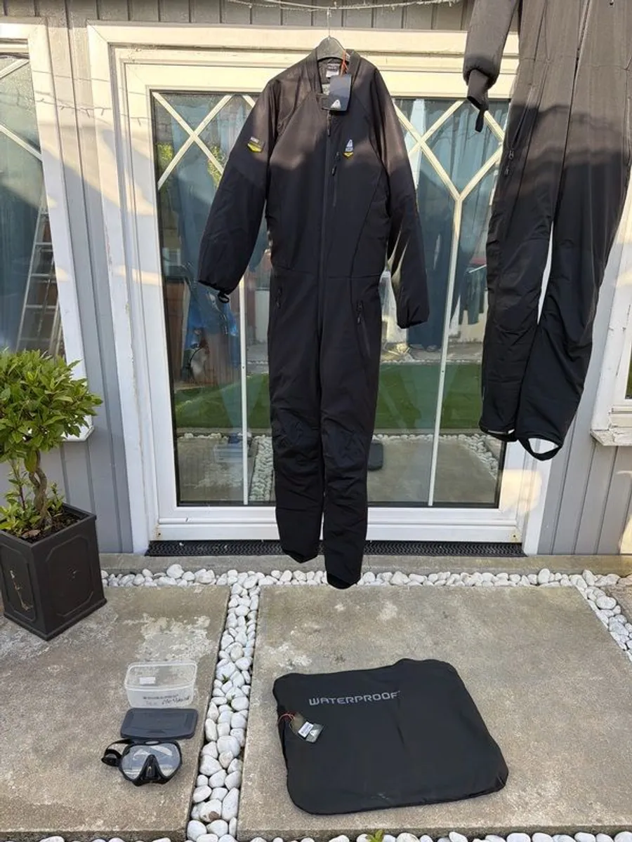 Drysuit under suit - Image 3