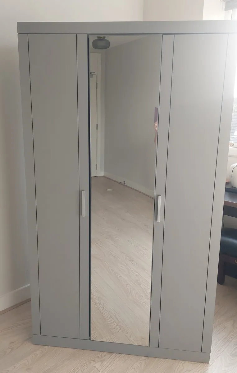 3 -Door Wardrobe with Mirror - Image 1