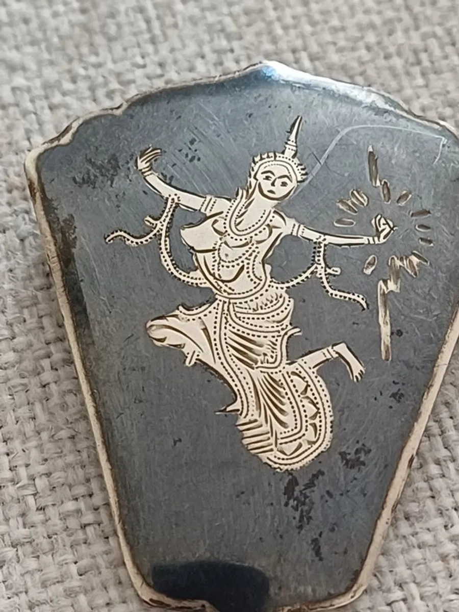 Vintage Brooches - Image 1