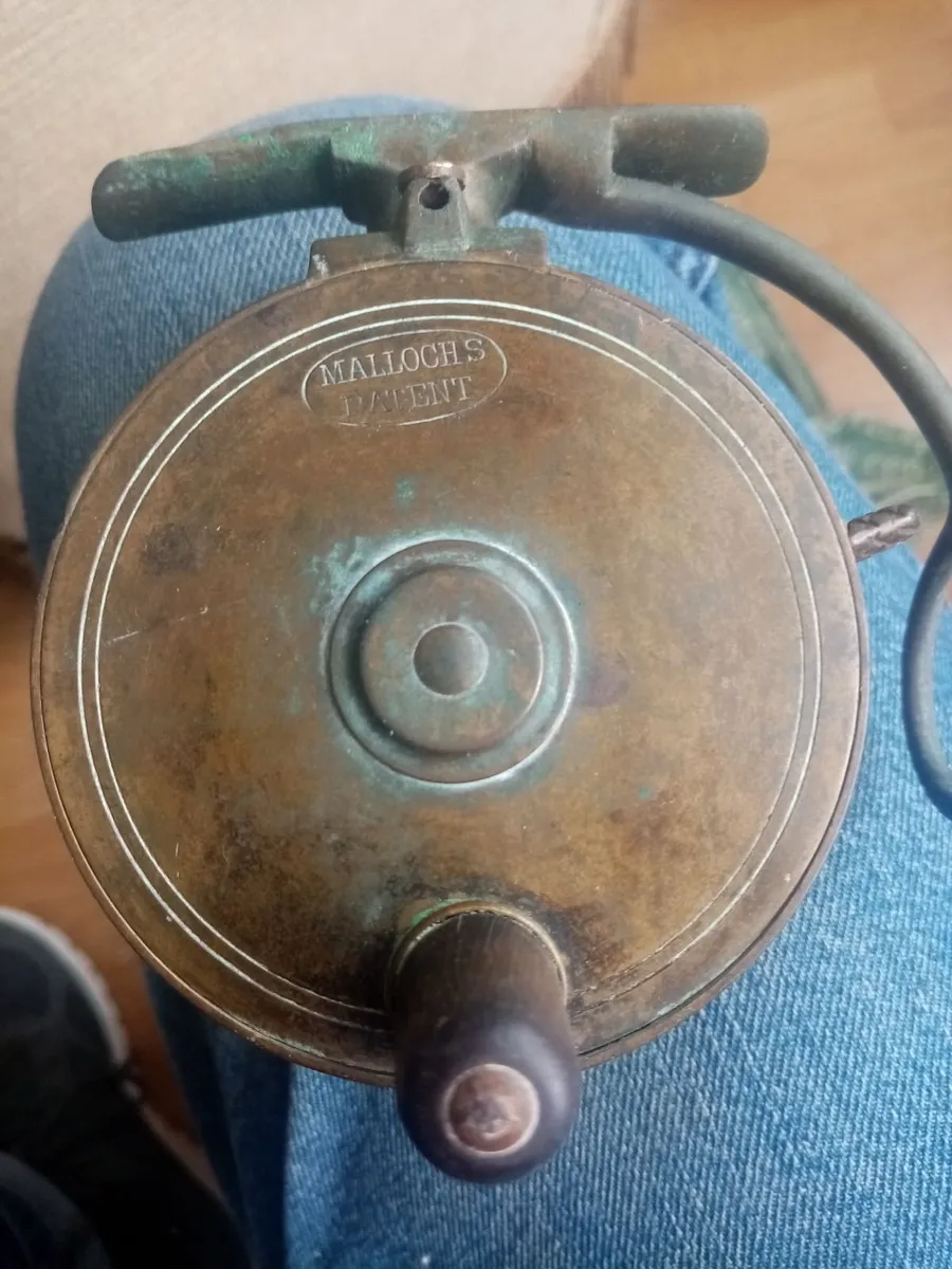 Vintage fishing Reel, Assortment flies, nymphs. - Image 1