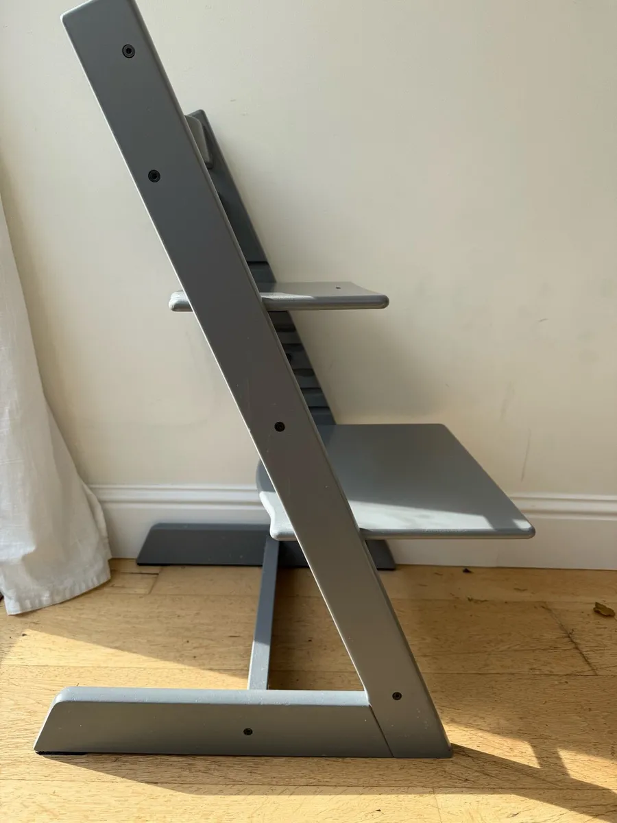 STOKKE trip trap high chair + accessories - Image 1