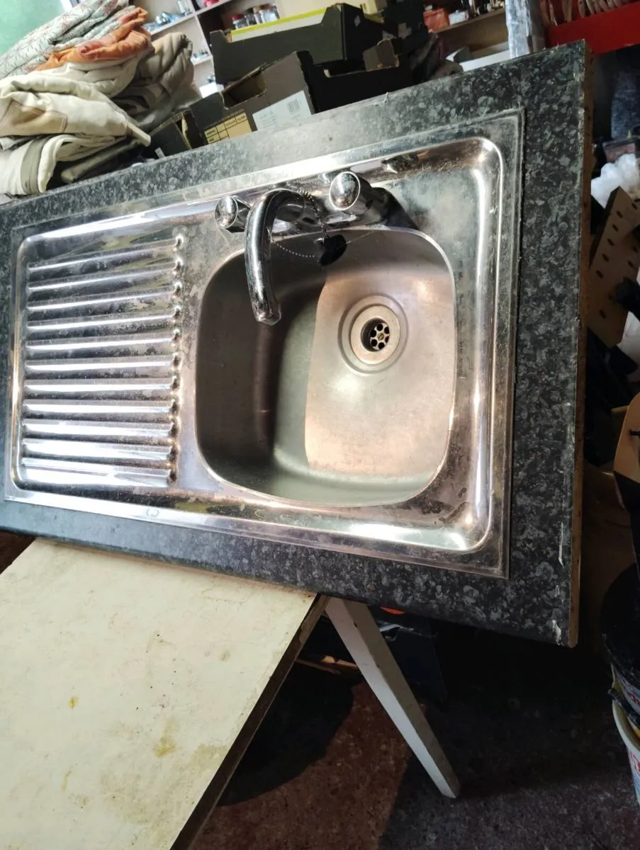 Kitchen Sink. - Image 1