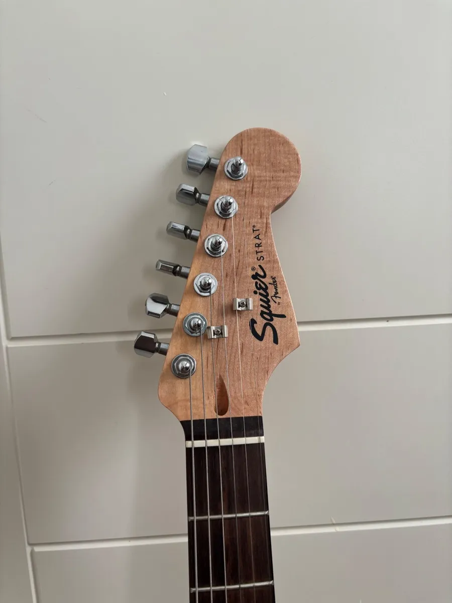 Electric Guitar - Image 2