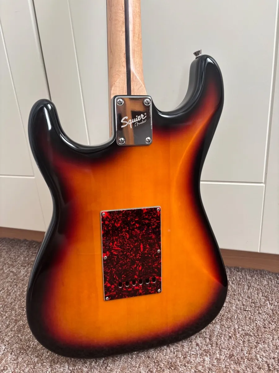 Electric Guitar - Image 4