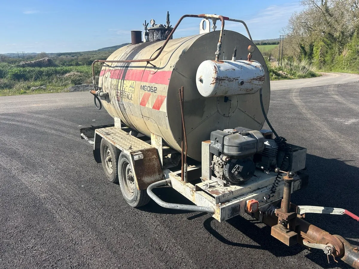 Tar Sprayer - Image 1