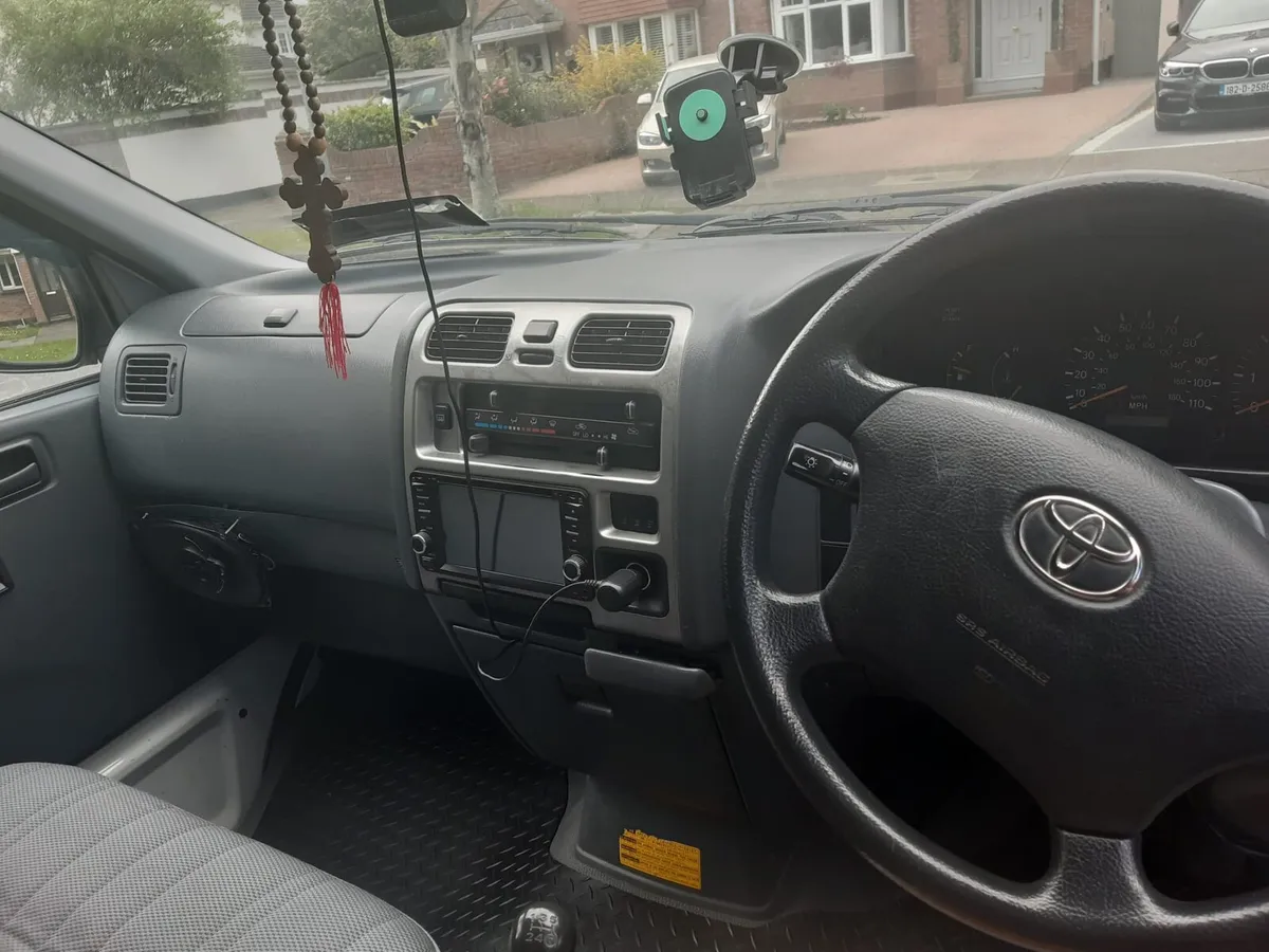 Toyota HiAce 2007  2.5 D-4D.         Clean Van - Image 4