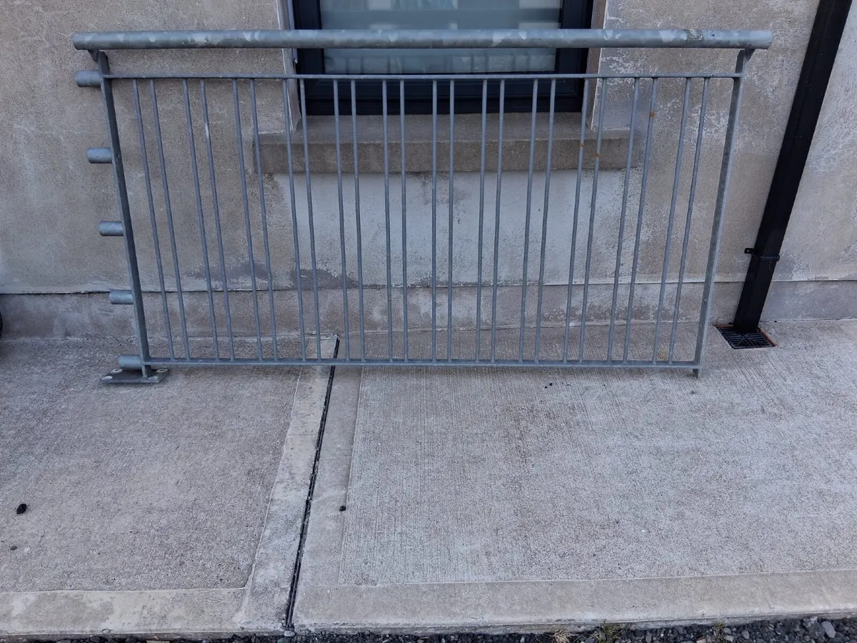60 metres of galvanised fence - Image 1