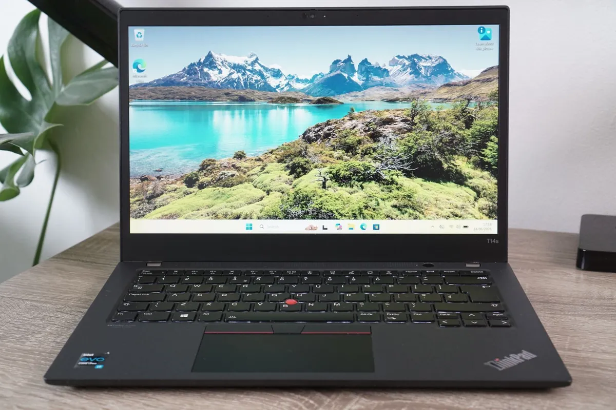 Lenovo ThinkPad T14s Ultrabook | i7-1185G7 | 16GB - Image 1