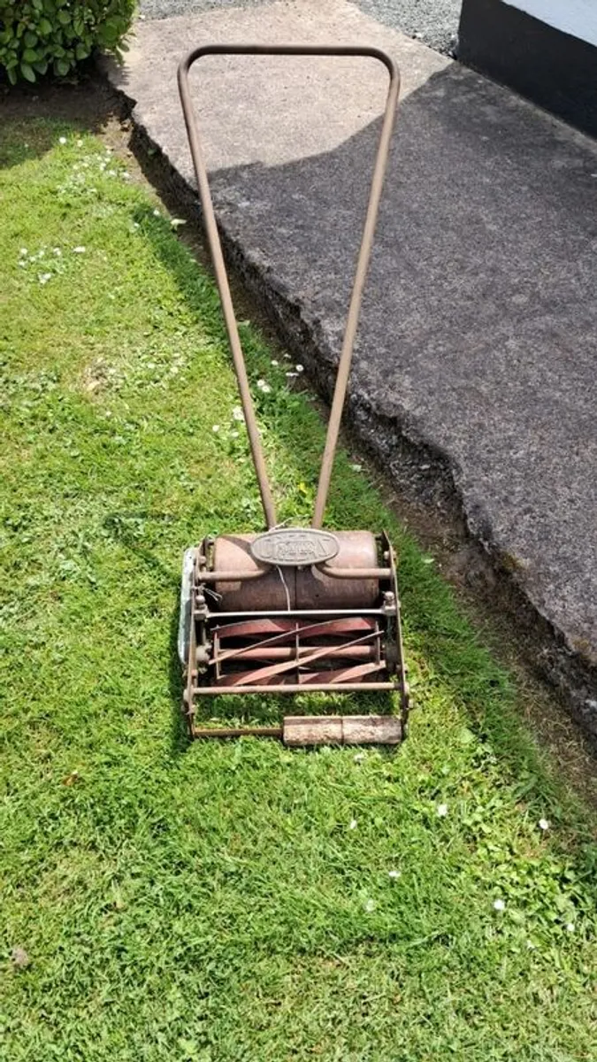 Briggs & Stratton Intek Edge lawnmower engine. and 2 JP Push mower - Image 2