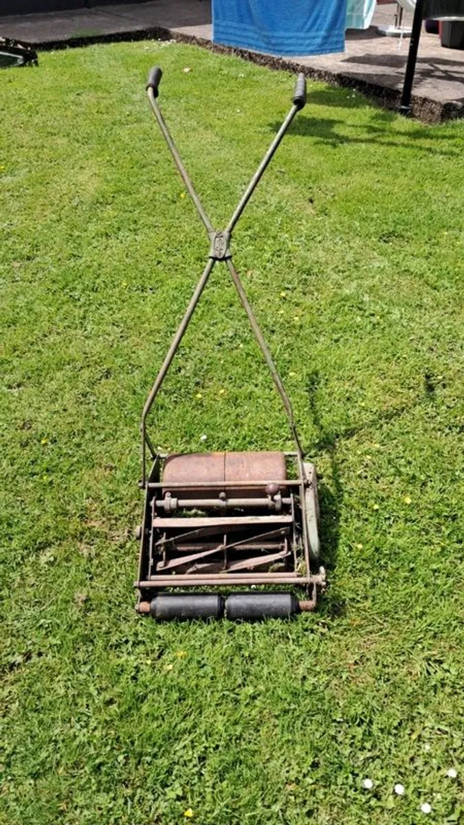 Briggs & Stratton Intek Edge lawnmower engine. and 2 JP Push mower - Image 3
