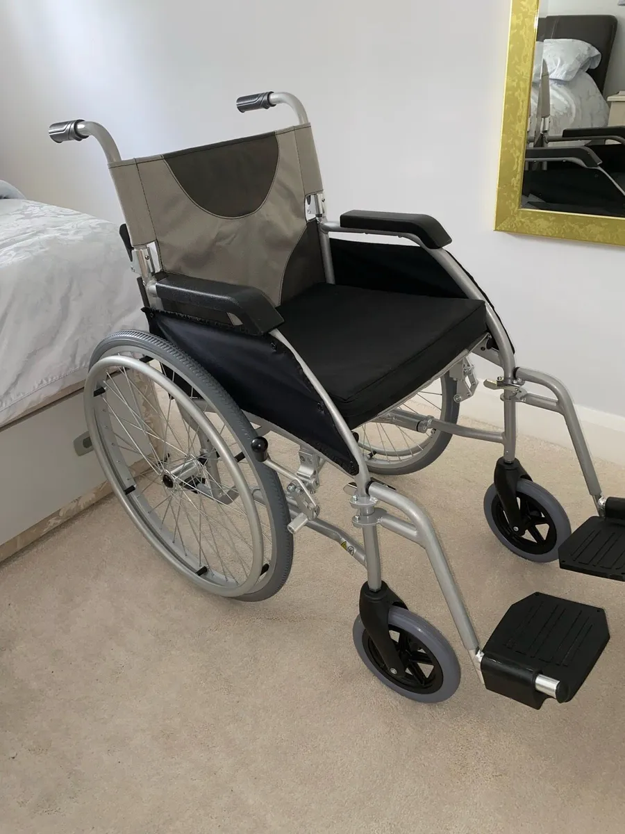 WHEELCHAIR - Image 2