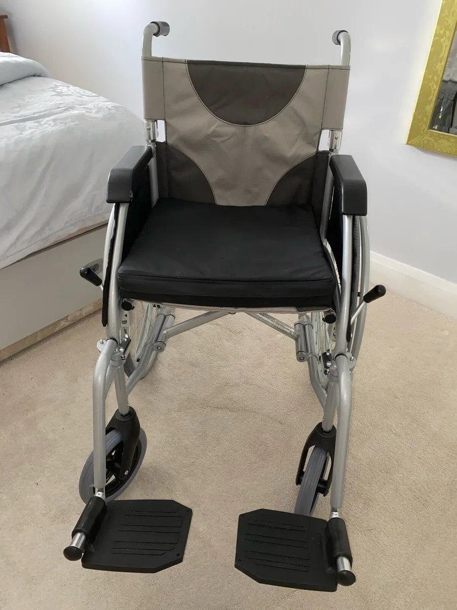 WHEELCHAIR - Image 3