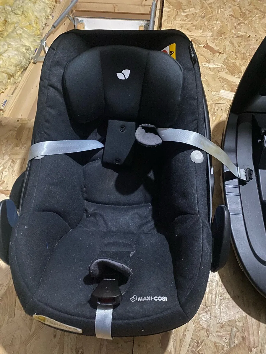 Maxi cosy car seat with inserts - Image 2