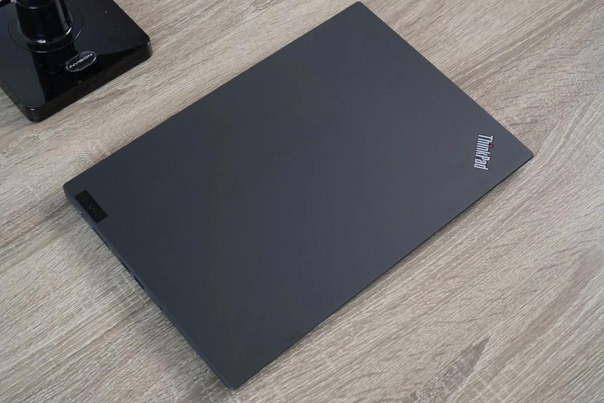 Lenovo ThinkPad T14s Ultrabook | i7-1185G7 | 16GB - Image 3