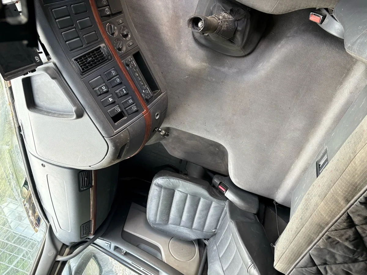 analogue Volvo artic - Image 2