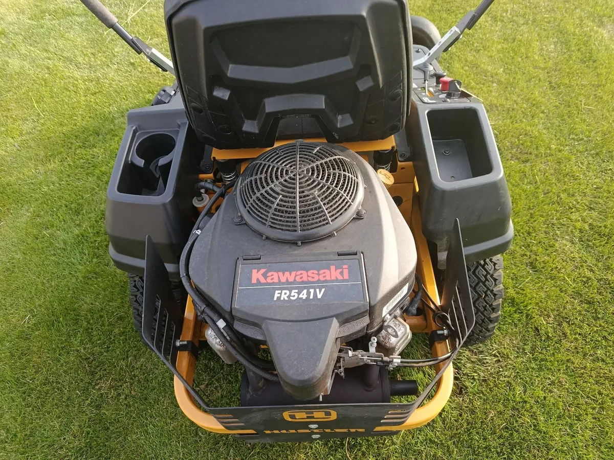 Hustler Dash XD 34" Zero-Turn Mower - Image 3