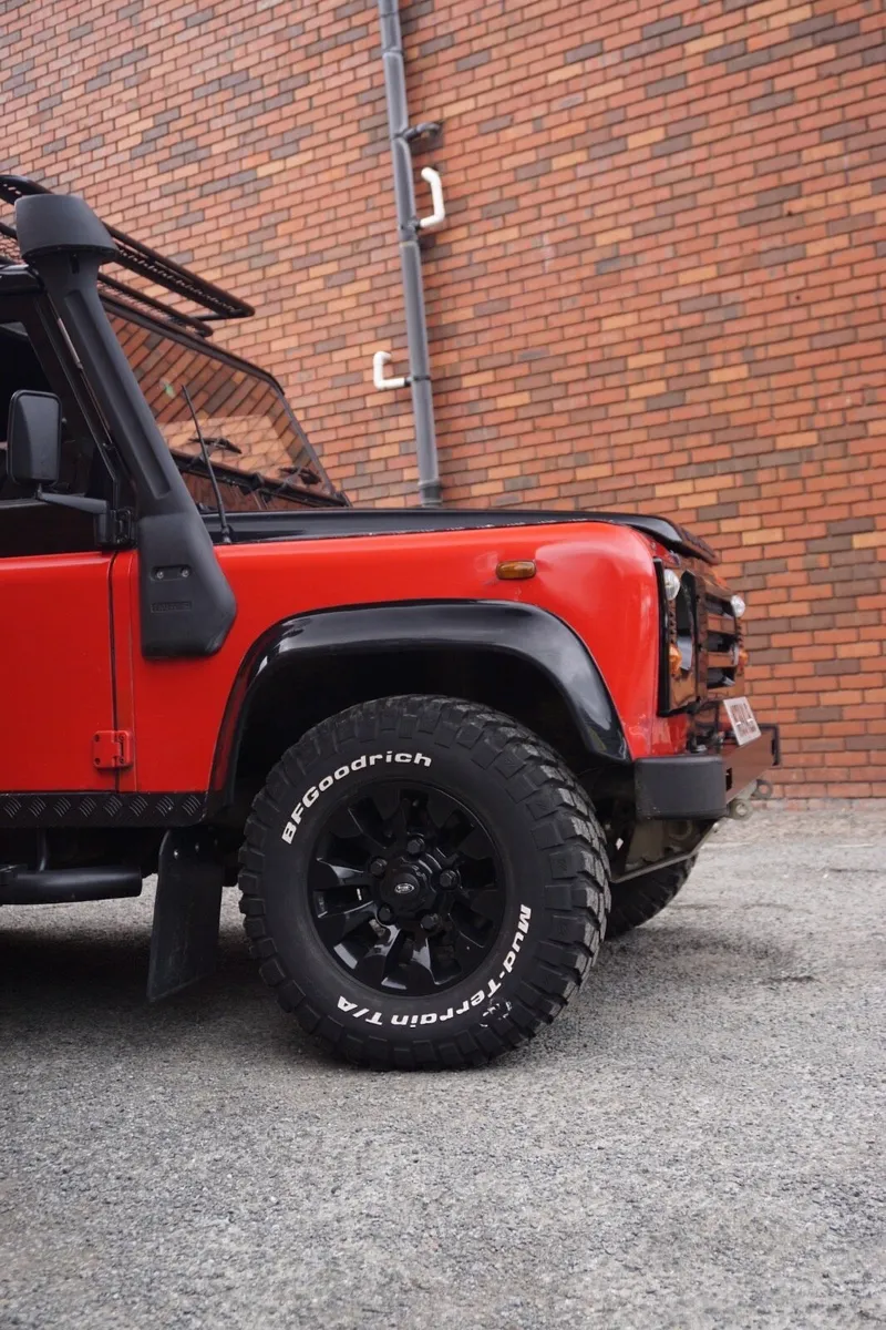 Landrover Defender - Image 2