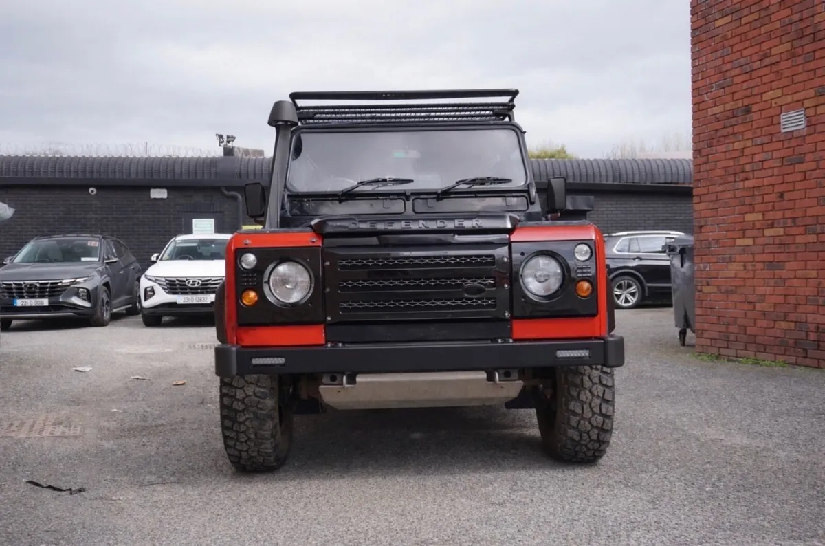 Landrover Defender - Image 4