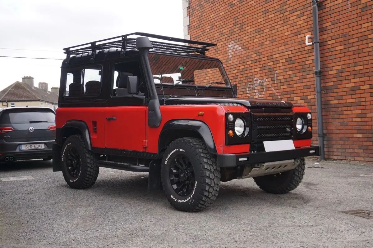 Landrover Defender - Image 1