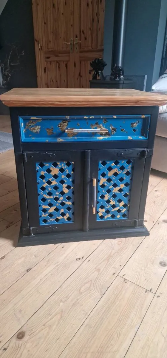 Cabinet - Image 1