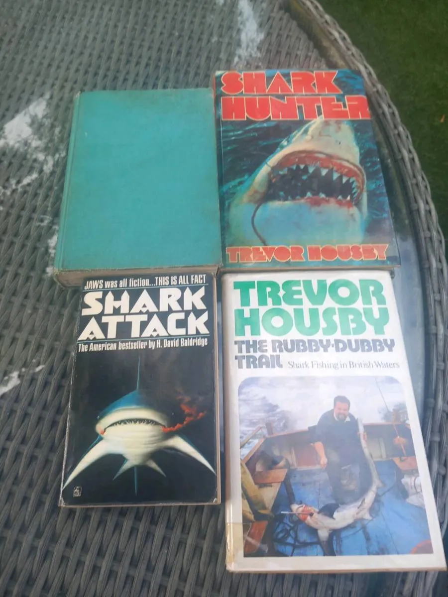 4 shark books, Helm 1st ed signed v rare, D18 post - Image 1
