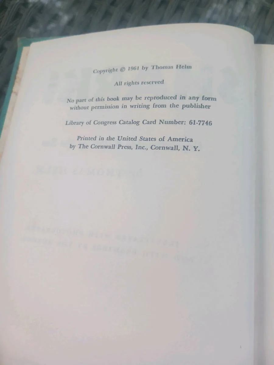 4 shark books, Helm 1st ed signed v rare, D18 post - Image 4